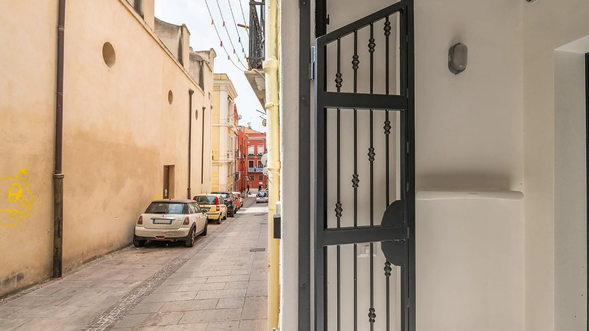 Crystal Apartment Cagliari 0*,  Italy